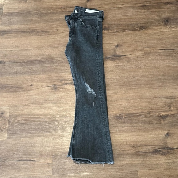 Rag & Bone Crop Flare Raw Hem Jean In Blackthorne Wash. Size 27 - Picture 2 of 8